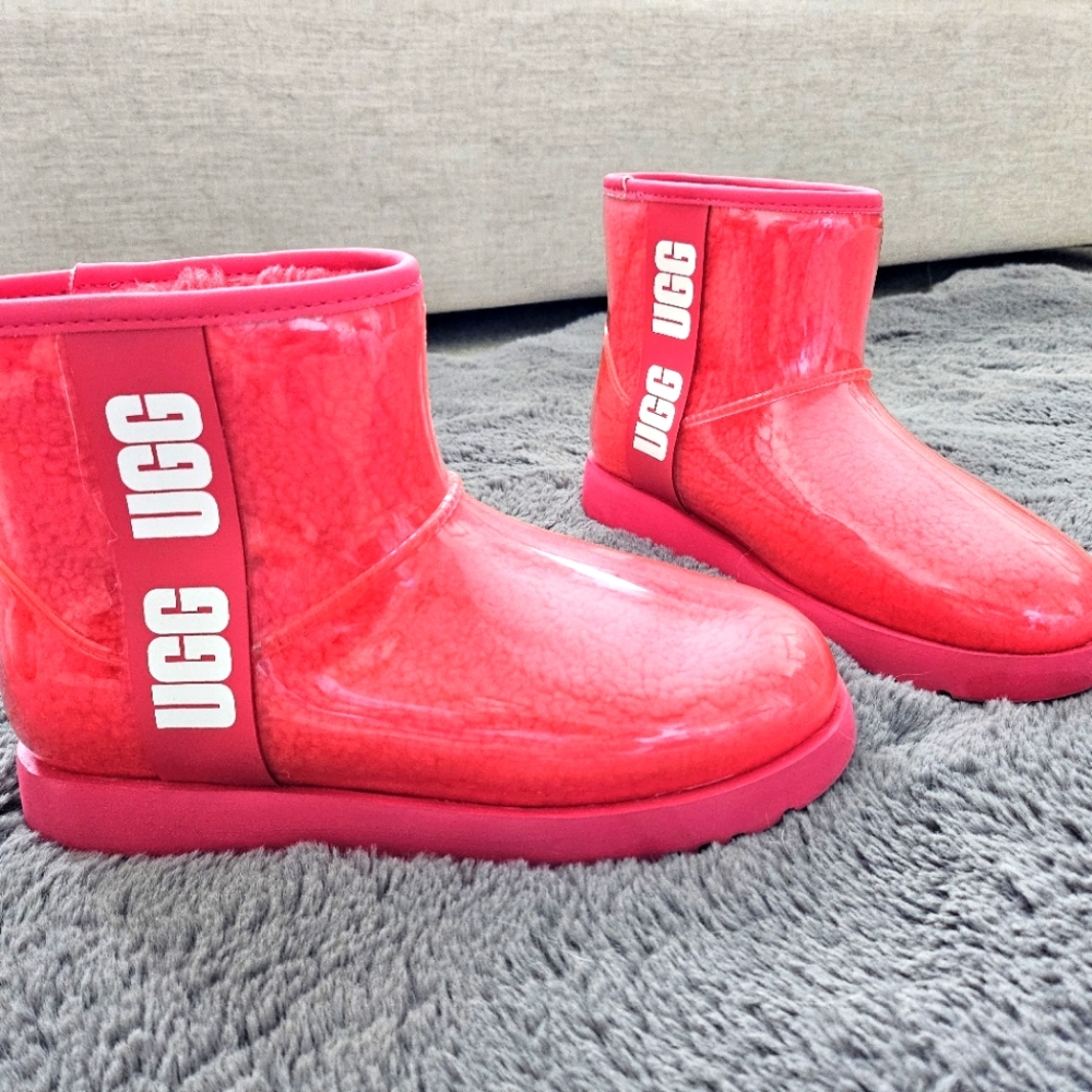 Ugg Classic Mini Boots - Picture 1 of 8